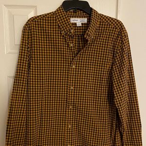 Old Navy slim fit long sleeve button down shirt